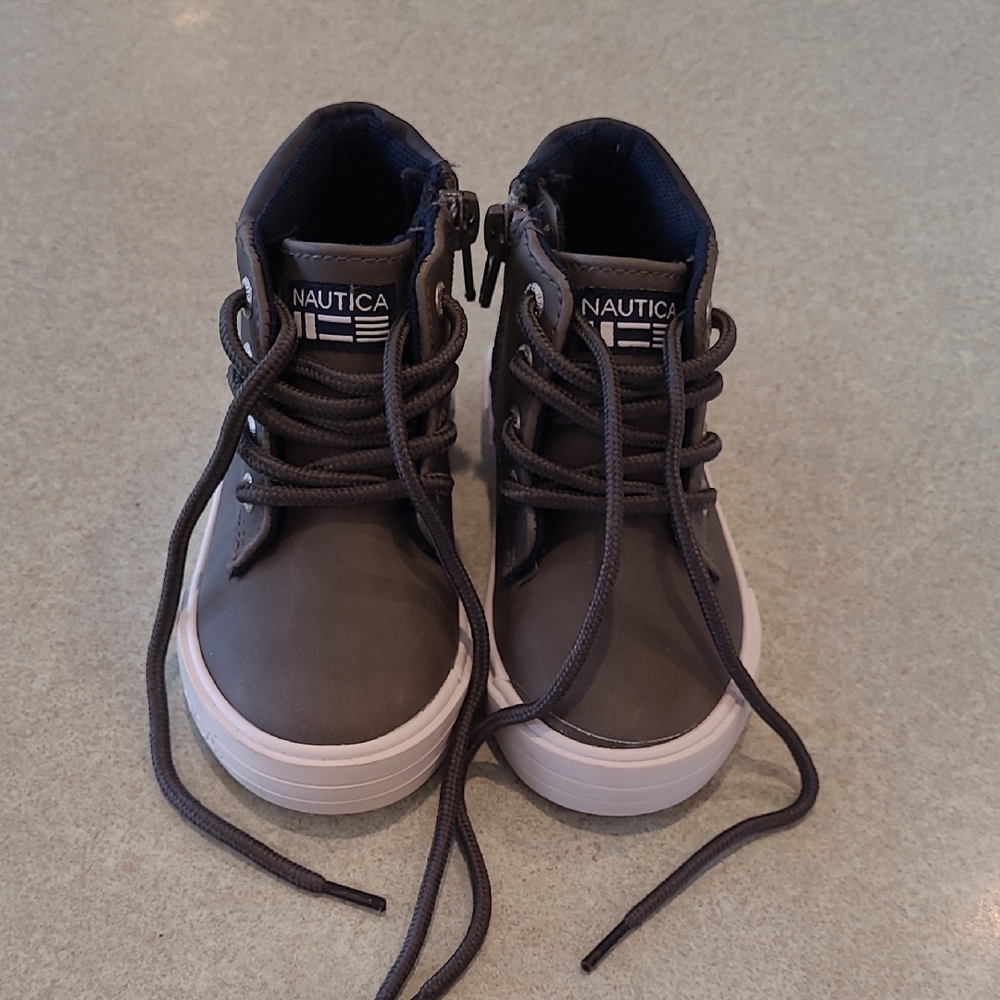 Nautica Baby 6 Size Zip Shoes